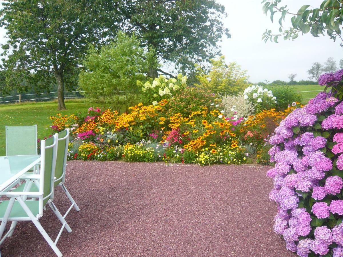 Le Rocher B&B Yvrandes Eksteriør billede